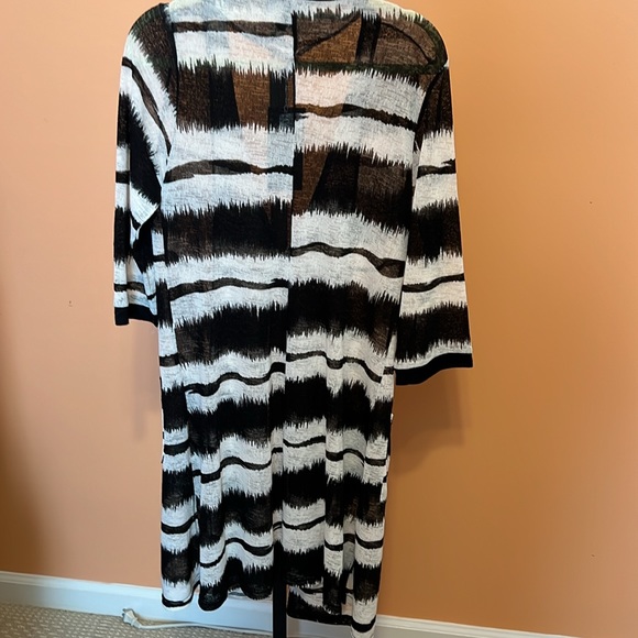 Metric sheer shawl size small - Picture 5 of 8